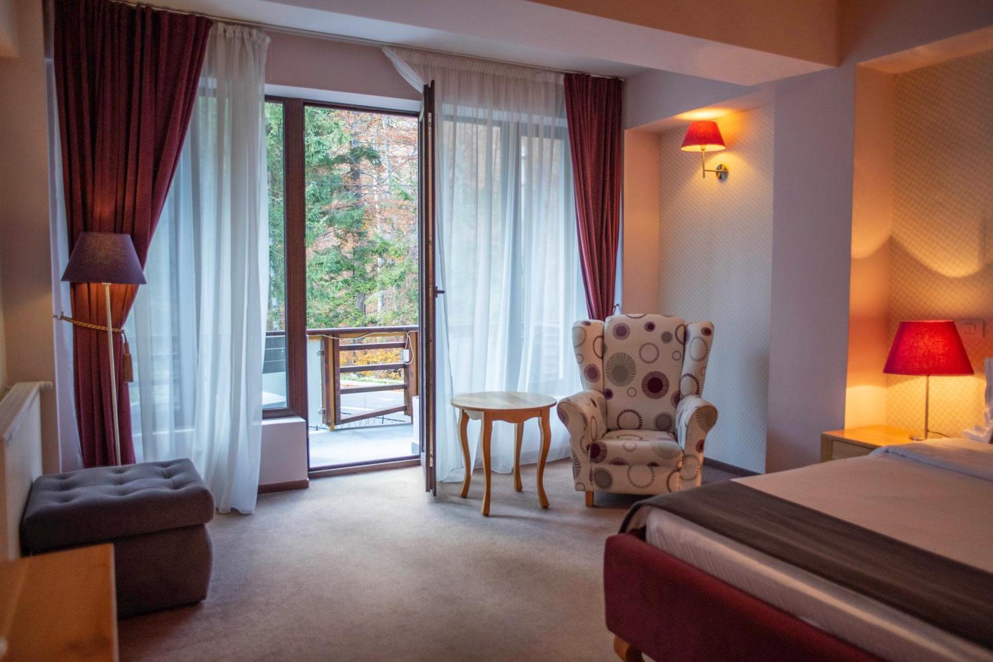 Paj Hotelul Retreat & Spa 시나이아 외부 사진