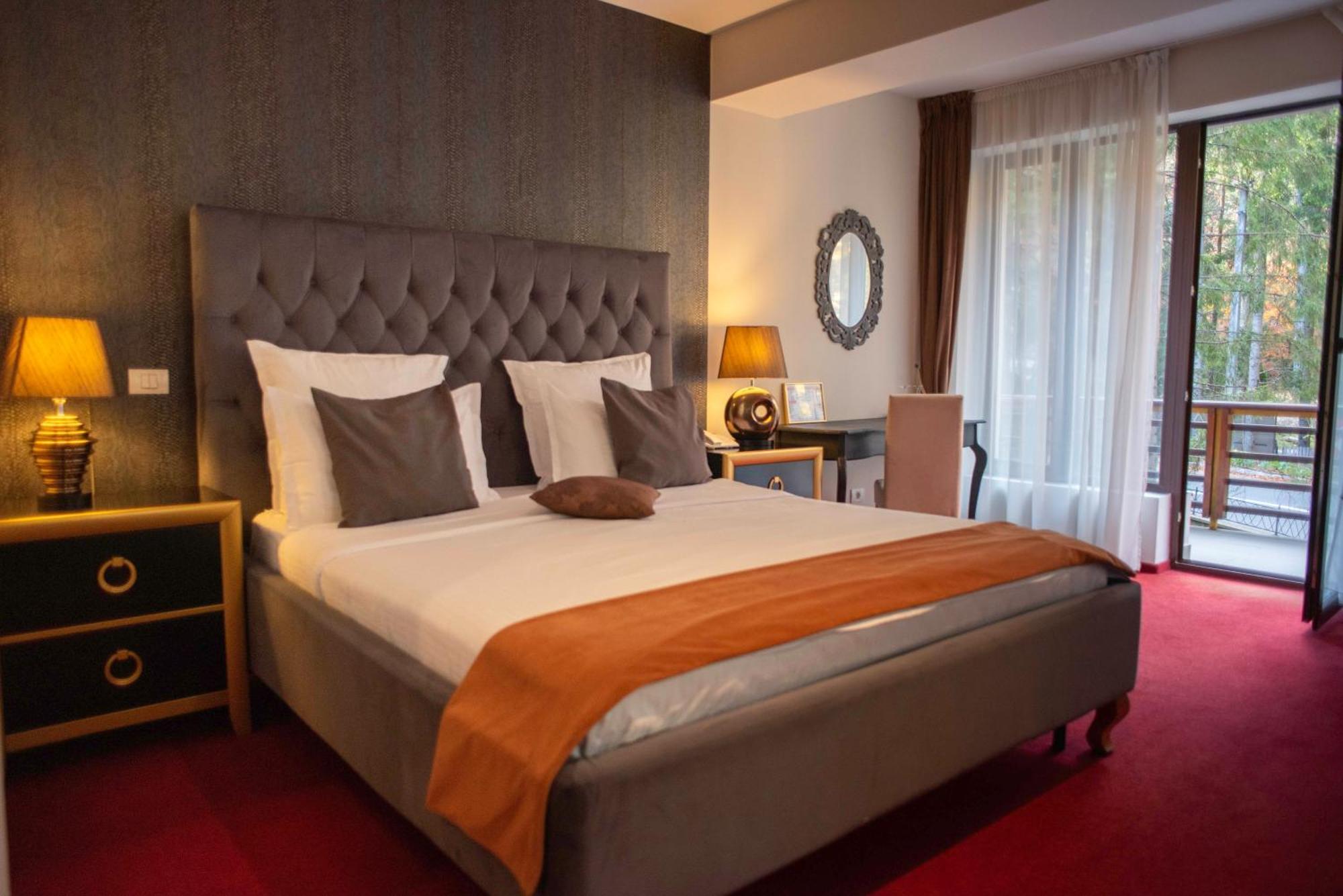 Paj Hotelul Retreat & Spa 시나이아 외부 사진