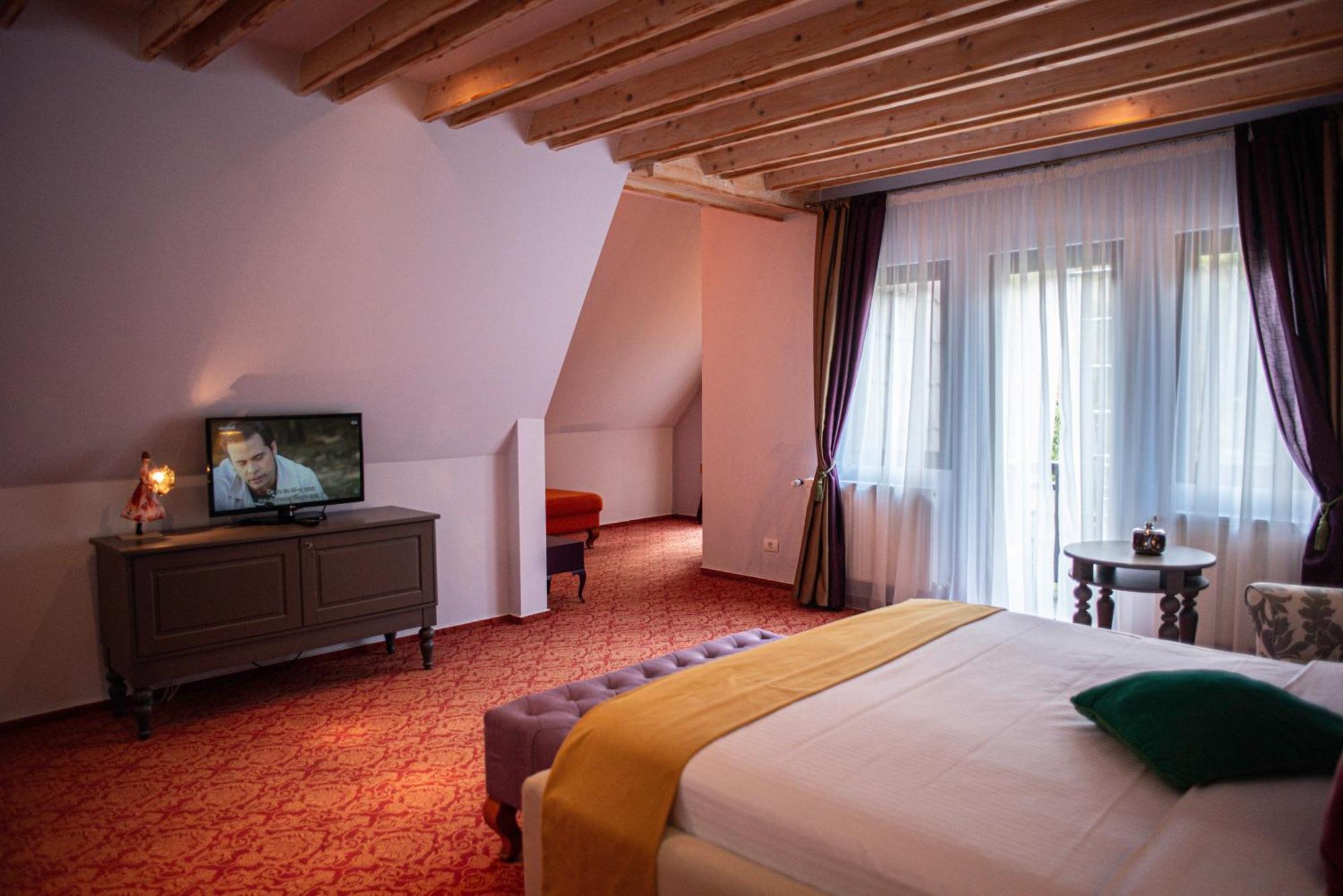 Paj Hotelul Retreat & Spa 시나이아 외부 사진